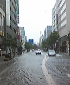 豪雨により佐賀市内冠水